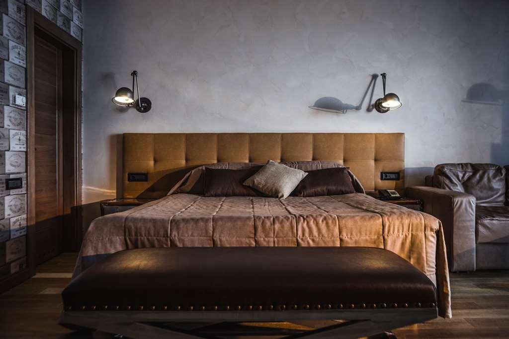 M1 Club Hotel Odesa Room photo A bedroom