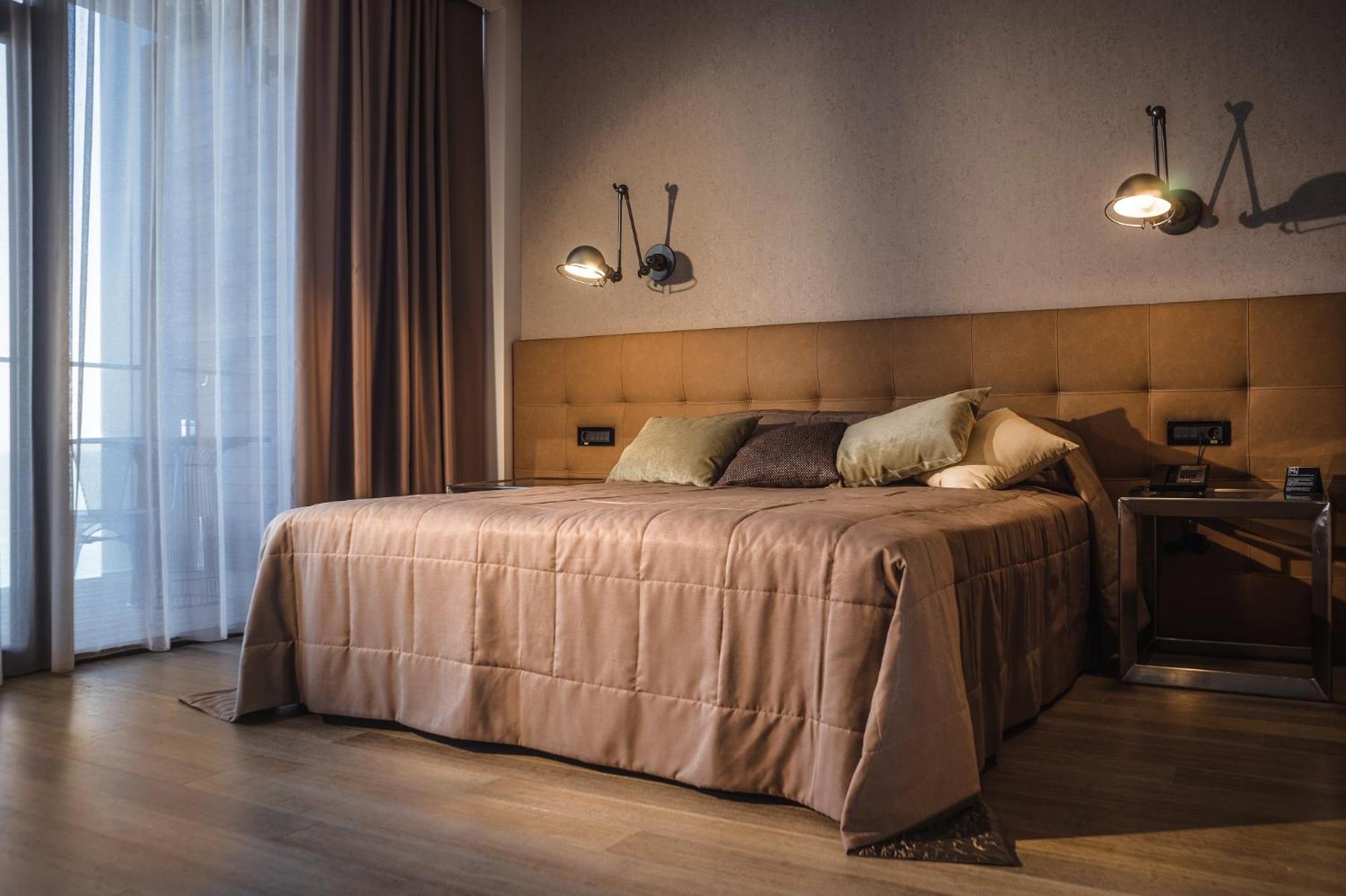 M1 Club Hotel Odesa Exterior photo A bedroom