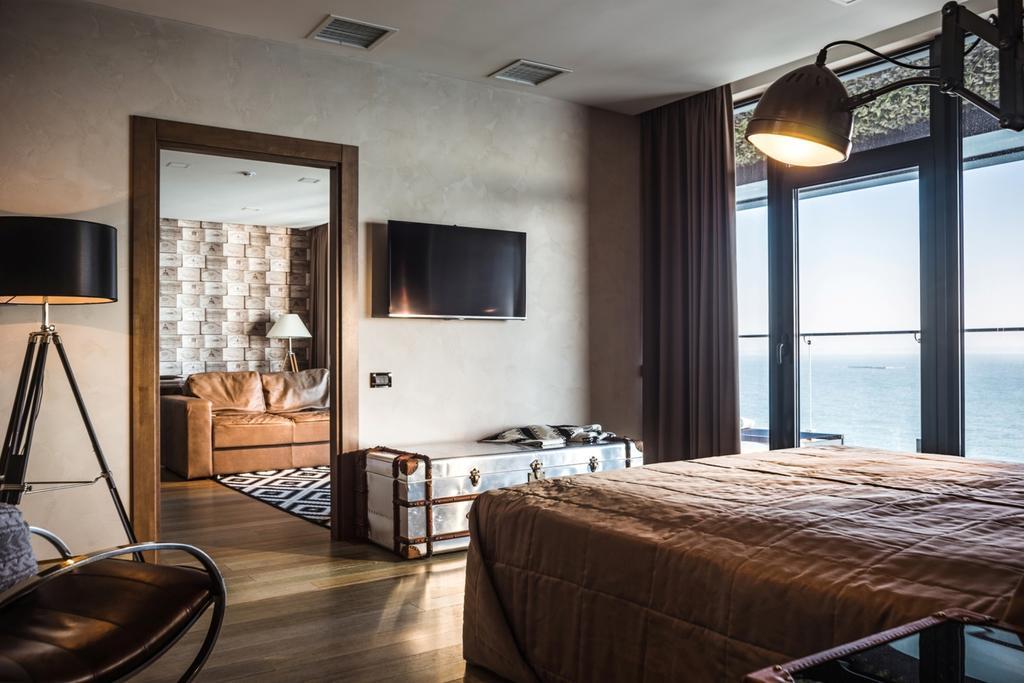 M1 Club Hotel Odesa Exterior photo