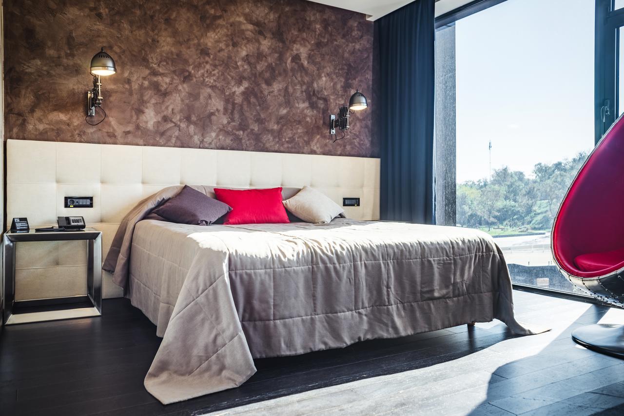 M1 Club Hotel Odesa Room photo